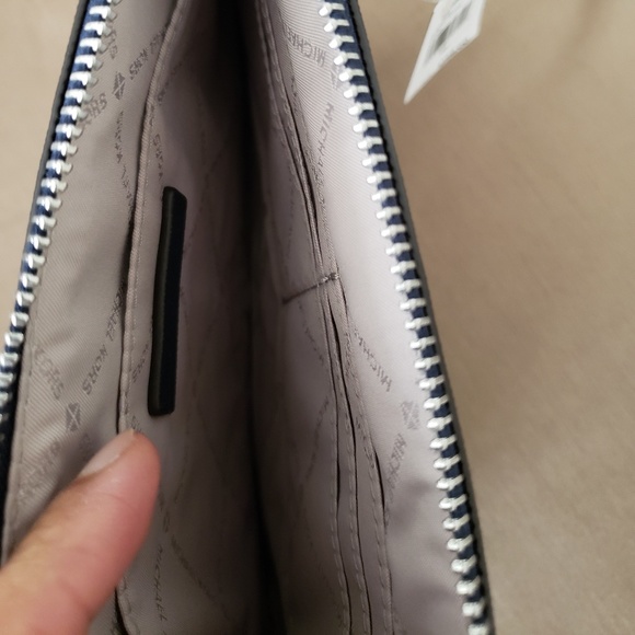 Michael kors Clutch Navy Color - Picture 4 of 4